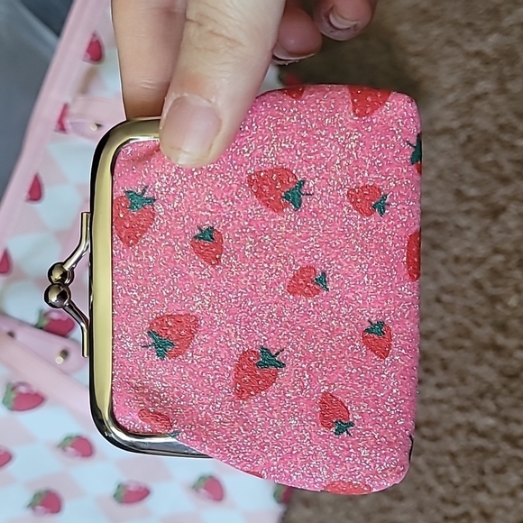 Strawberry purse strawberry kisslock coin purse strawberry keychain and case - Picture 15 of 17